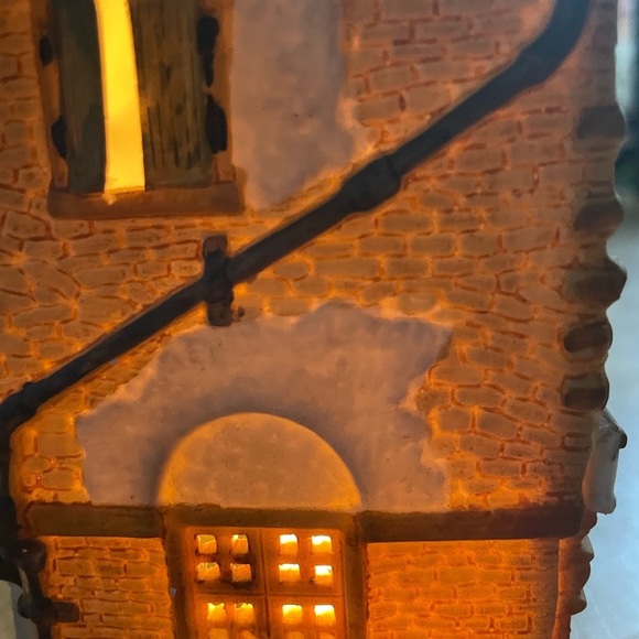 Department 56 lighted Ceramic Counting House - Picture 3 of 8